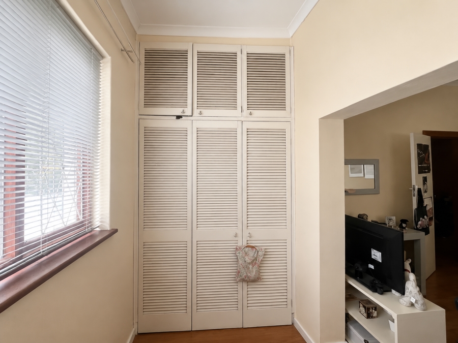 2 Bedroom Property for Sale in Vredehoek Western Cape